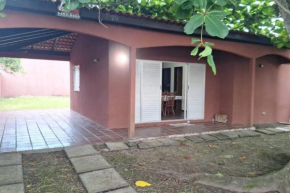 Quarto para quatro pessoas a duas quadras da praia - Balneário Saint Etienne - Matinhos